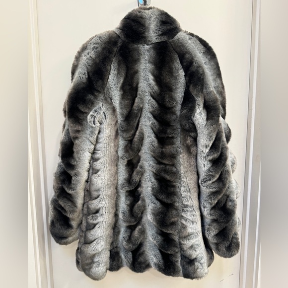 Betsey Johnson Fluffy Faux Chinchilla Coat. Size XS. Fits like XS/S. A+ - Picture 2 of 4